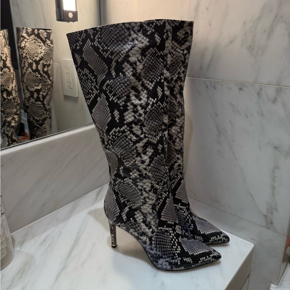 Kenneth Cole Boots - Picture 1 of 5
